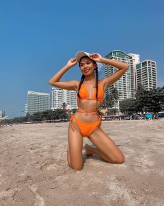 Monika beach girl
